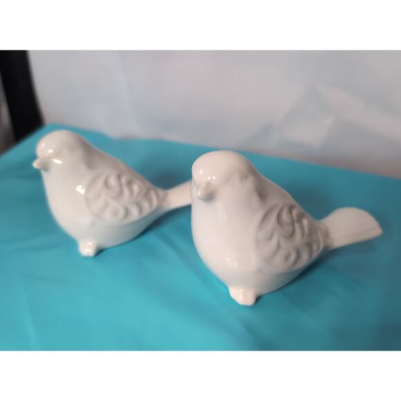 Pier 1 Song Bird Salt and Pepper shakers, White with Raised Scroll Design - Picture 3 of 5